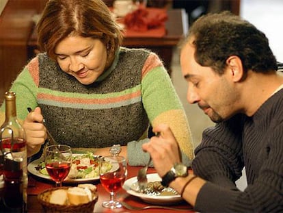 María Pujalte y Jordi Sánchez, en un fotograma de <i>En la ciudad. </i>