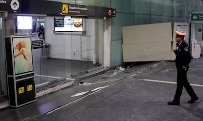 Danos no Aeroporto Internacional Benito Juárez na Cidade do México após o terremoto.