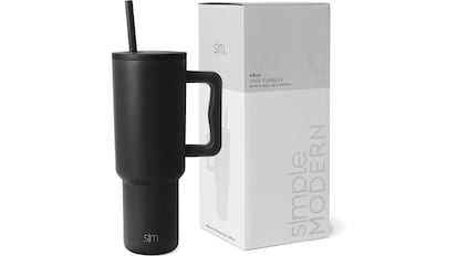 Este vaso termo estilo Stanley es top ventas en Amazon y mantiene las bebidas frías hasta 24 horas.