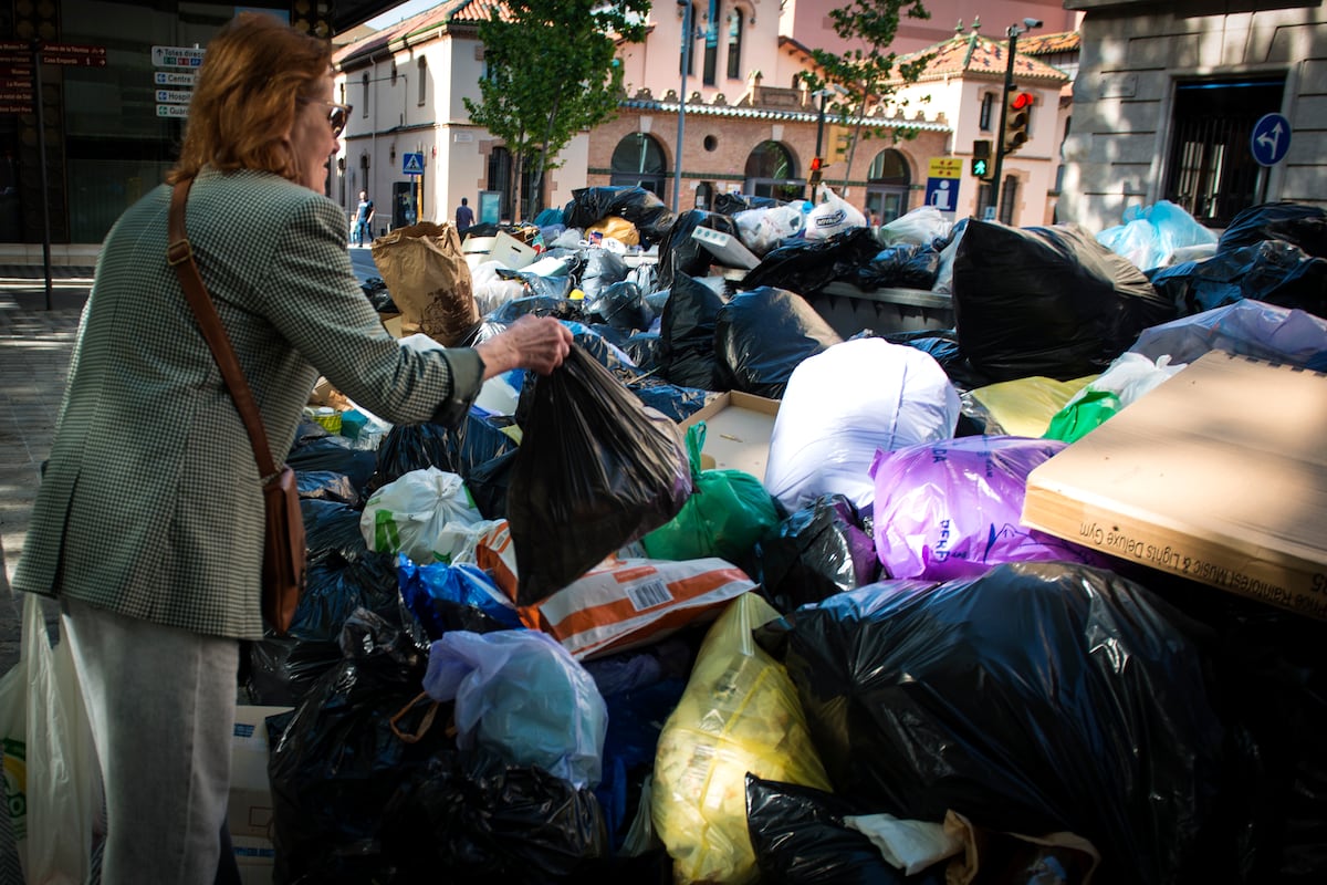 Los trabajadores de la recogida de basura empiezan una huelga ...