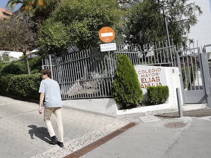 Entrada al colegio mayor masculino Elías Ahuja, adscrito a la Universidad Complutense de Madrid.