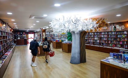 Vista del interior de una de las estancias en Akira Cómics, tienda de novelas gráficas en Madrid.