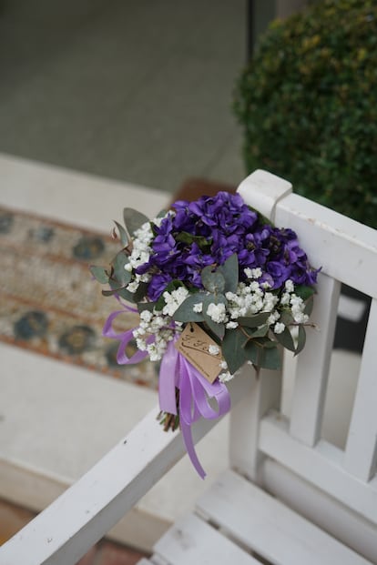 Un ramito de violetas confeccionado por la floristería Feliu de Valencia con las flores de Vicente Beltrán.