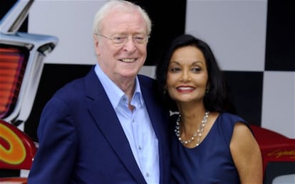 El actor Michael Caine y su esposa, Shakira Baksh.