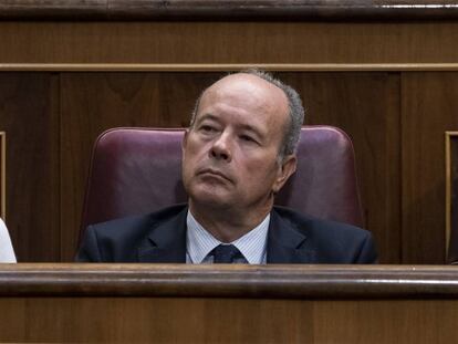 Juan Carlos Campo, ministro de Justicia, en su escaño del Congreso.