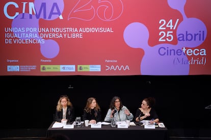 Desde la izquierda, Guadalupe Balaguer, presidenta de CIMA; Almudena Carracedo, integrante de la comisión de Violencias, y Nerea Barjola y Bárbara Tardón, autoras del estudio, en la presentación del informe sobre el impacto de los abusos y ataques sexuales contra las mujeres en el audiovisual.