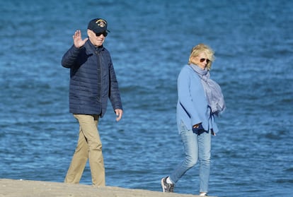 U.S. President Joe Biden waves as he and first lady Jill Biden walk along the shore at Rehoboth Beach, Delaware, U.S., October 22, 2023.