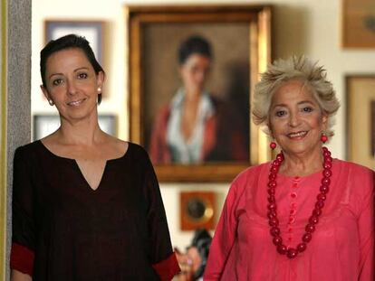 La soprano ligera Cecilia Lavilla, con su madre, la <i>mezzosoprano</i> Teresa Berganza (derecha).