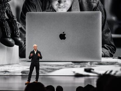 Tim Cook durante la presentación del nuevo MacBook Air el pasado octubre.