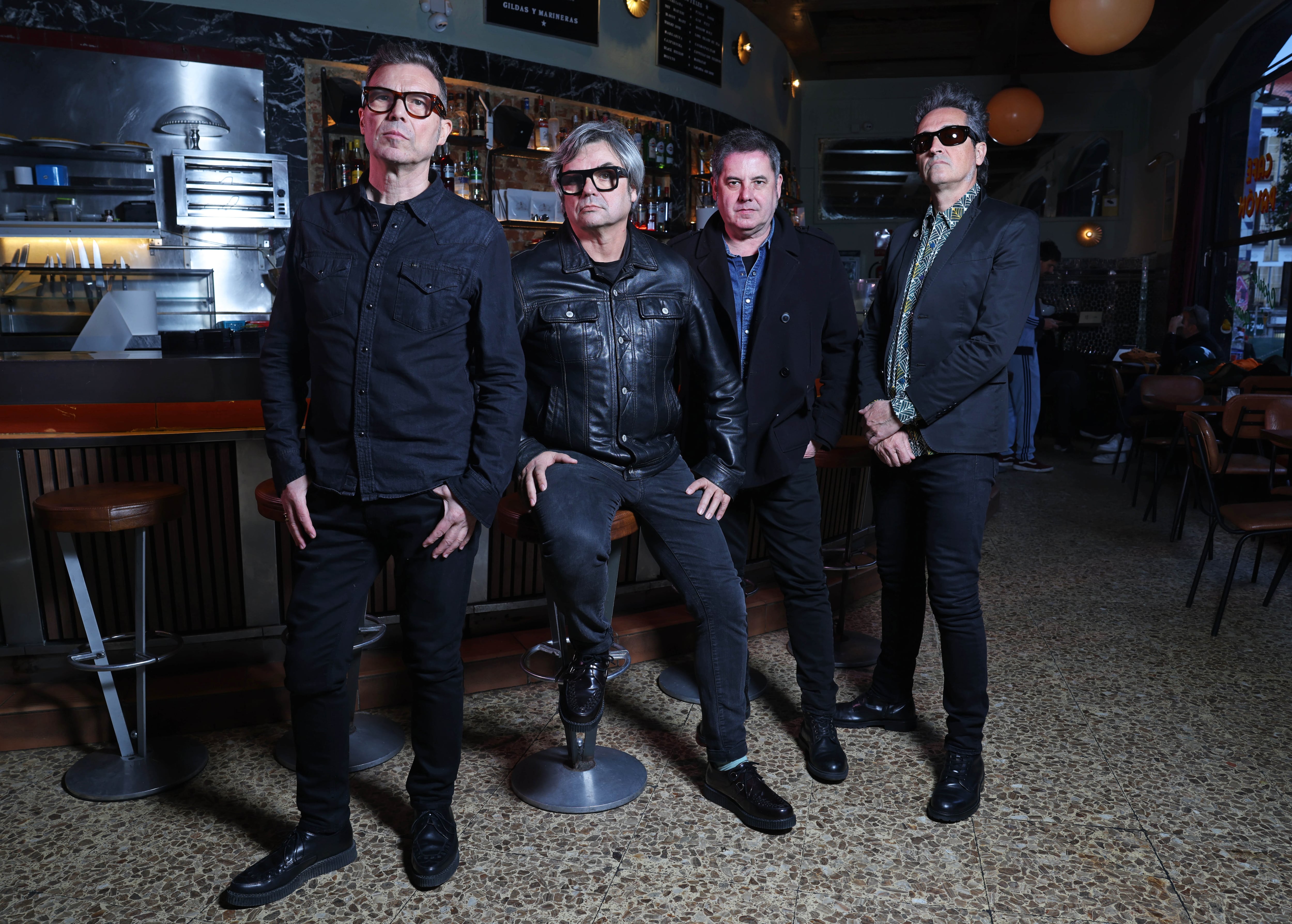 Los componentes de la banda musical 091 en el Café Pavón en Madrid. De izquierda a derecha, José Antonio García 'Pitos', Tacho González, José Ignacio Lapido y Jacinto Ríos. 