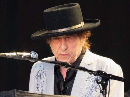 Bob Dylan toca durante un concierto en Hyde Park, en Londres, el 12 de julio de 2019.
