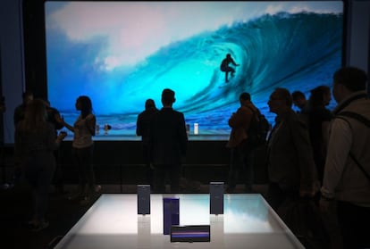 Els nous models de Sony Xperia 10 durant la presentació al Mobile World Congress, en la primera jornada de la fira tecnològica.