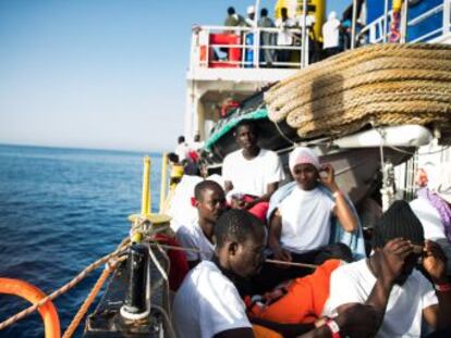 L’expedició de l’‘Aquarius’ inclou 123 menors d’edat. És freqüent que els eritreus i sudanesos que intenten el salt abandonin les seves cases sense advertir els seus pares i d’altres dels riscos que comporta Líbia