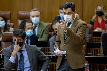 El presidente de la Junta de Andalucía, Juan Manuel Moreno Bonilla, y el vicepresidente andaluz, Juan Marín, durante una sesión de control al Gobierno, el pasado 11 de noviembre.