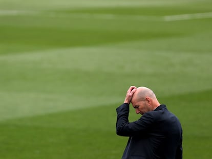 Zidane, en su último partido en el banquillo del Madrid, contra el Villarreal en el Di Stéfano.