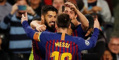 Jugadores del FC Barcelona celebran un gol.