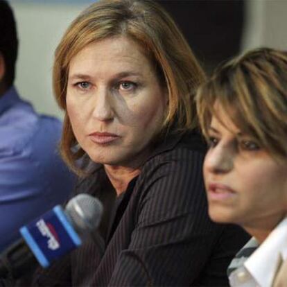 Tzipi Livni, a la izquierda, en una reunión de Kadima.