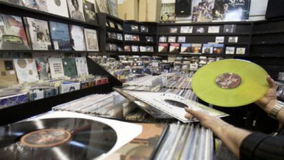 La música en formato de disco de vinilo, vendida en la tienda Revólver de Barcelona.