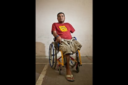 Alexis Jeovani Martínez Montoya (40 años) integrante de la AMIREDIS (Asociación de Migrantes Retornados con Discapacidad). Ciudad de México. 12 de abril, 2014.