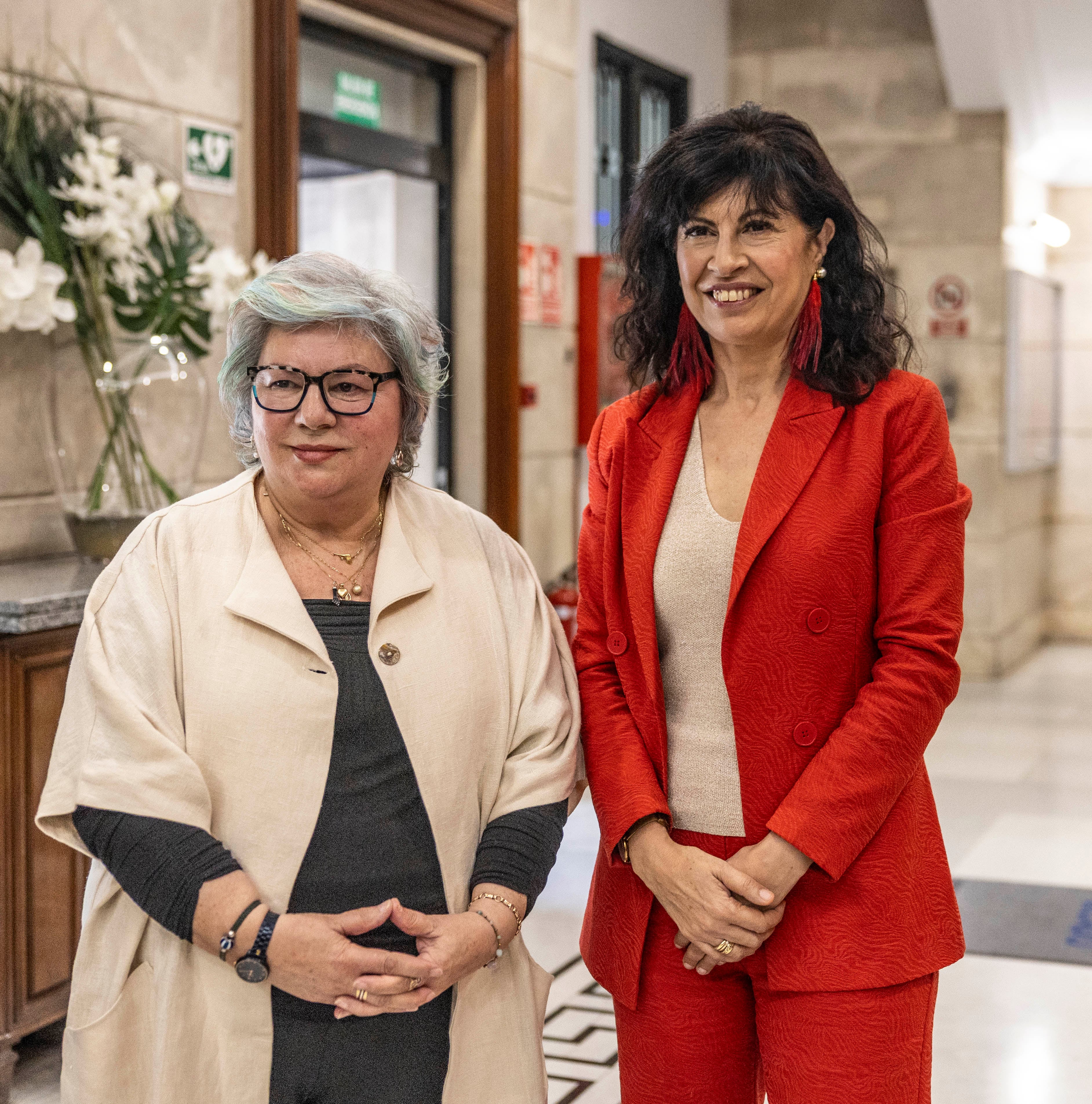 Dolores Vázquez, junto a la ministra de Igualdad, Ana Redondo, antes del acto.