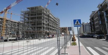 Viviendas en construcci&oacute;n en el Ca&ntilde;averal, en Madrid.