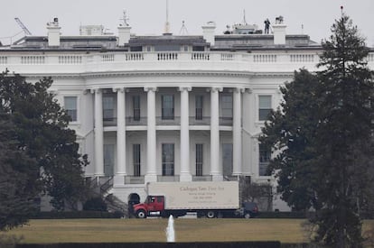 Un camión de mudanza en la Casa Blanca