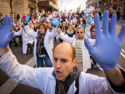 Marcha convocada por médicos y pediatras de atención primaria en Madrid.