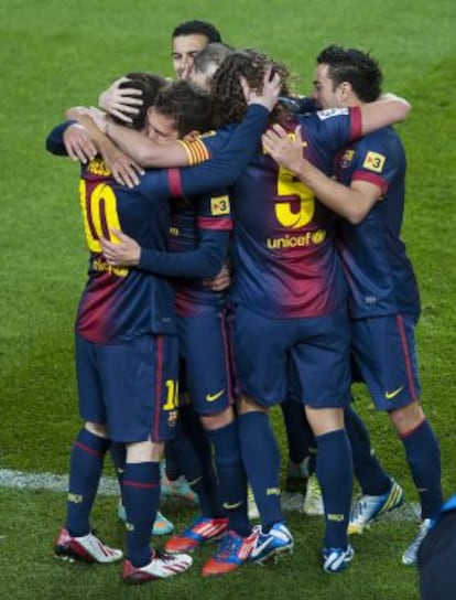 Los jugadores del Barça celebran uno de sus goles al Atlético