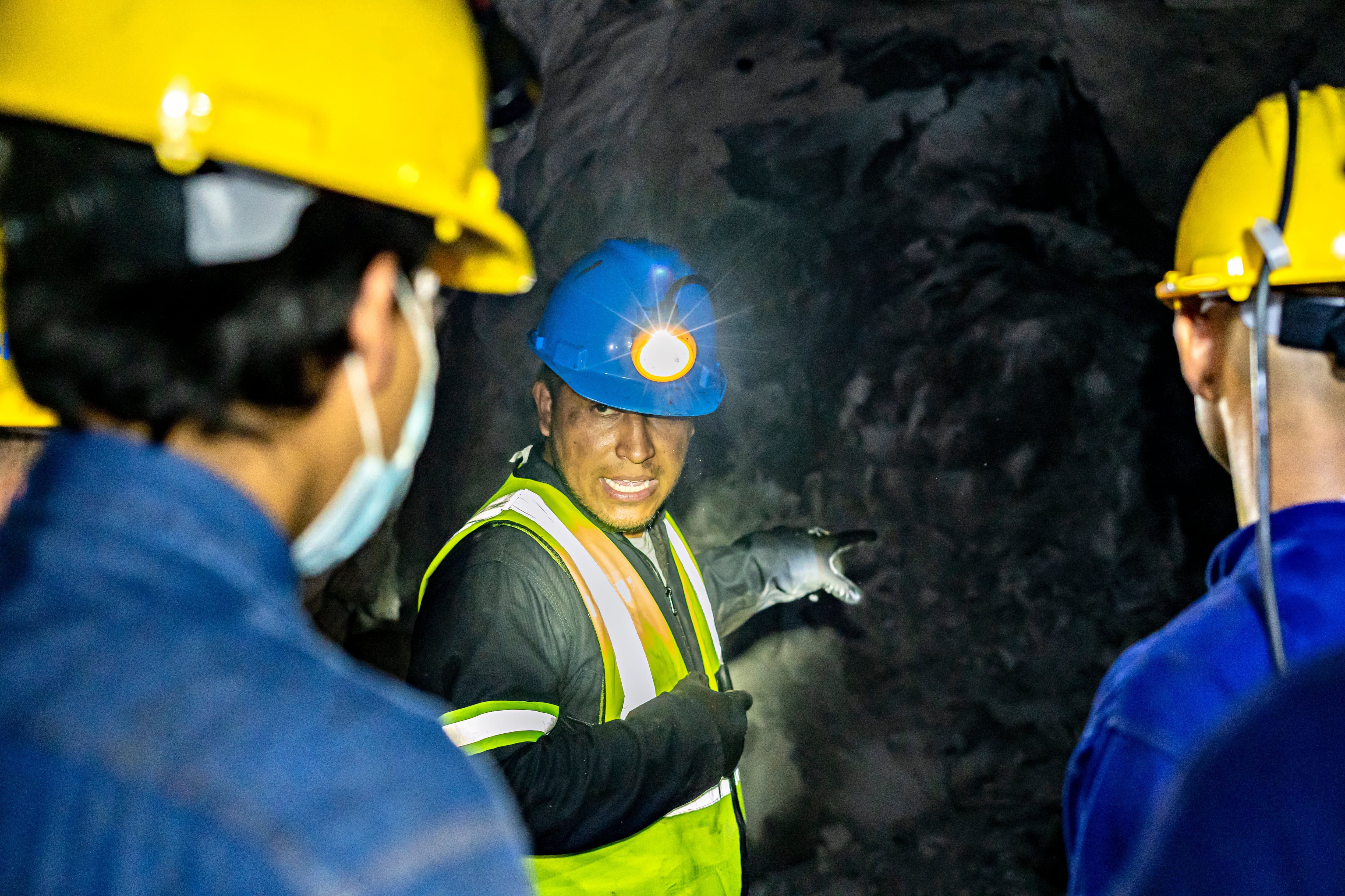 Colombia abre la puerta a producir un mineral crítico para la inteligencia artificial