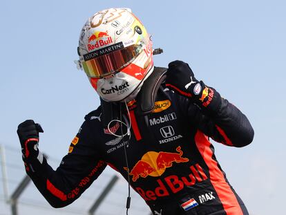 Max Verstappen celebra su triunfo en el GP del 70 Aniversario, en Silverstone.