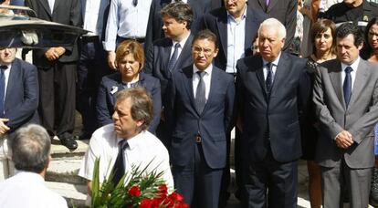 El ministro Jos&eacute; Manuel Garc&iacute;a Margallo con el vicepresidente Jos&eacute; Ciscar y los consejeros Seraf&iacute;n Castellano e Isabel Bonig en el entierro