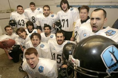 Plantilla de los Galicia Black Towers, tras un entrenamiento en el ayuntamiento coruñés de Teo.