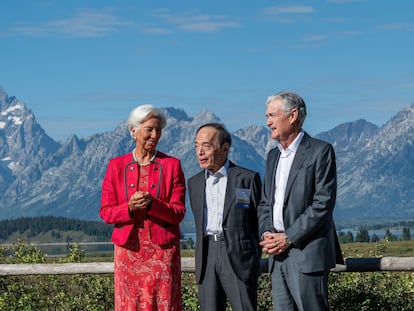 Los presidentes de los bancos centrales de la zona euro, Christine Lagarde; Japón, Kazuo Ueda, y la Reserva Federal de EE UU, Jerome Powell, en la reunión anual de Jackson Hole, el pasado 25 de agosto en Moran (Wyoming).