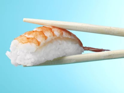 Para comer 'sushi' como un japonés, palillos fuera
