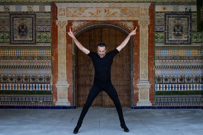 El bailaor Andrés Marín durante un ensayo en el Monasterio de la Cartuja, Sevilla.   Sevilla/07-09-2020: El bailaor Andrés Marín, hoy durante un ensayo en el Monasterio de la Cartuja, Sevilla.
FOTO: PACO PUENTES/EL PAIS