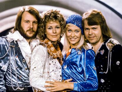 FILE PHOTO: Swedish pop group Abba: Benny Andersson, Anni-Frid Lyngstad, Agnetha Faltskog and Bjorn Ulvaeus pose after winning the Swedish branch of the Eurovision Song Contest with their song "Waterloo", February 9, 1974. Picture taken February 9, 1974. Olle Lindeborg/TT News Agency/via REUTERS/File Photo ATTENTION EDITORS - THIS IMAGE WAS PROVIDED BY A THIRD PARTY. SWEDEN OUT
