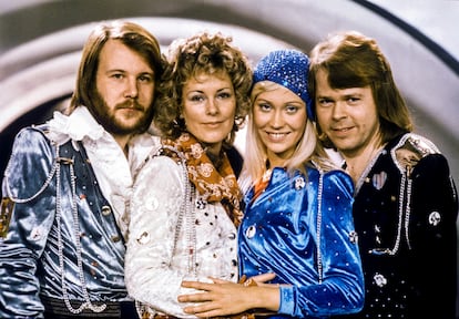 Los miembros del grupo ABBA tras ganar Eurovisión en 1974.