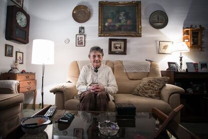 Magdalena Aragonés, en su casa del Eixample.