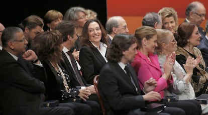 Los galardonados esperan a que se inicie el acto de entrega de medallas, en el teatro Victoria Eugenia de San Sebastián.