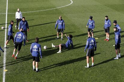 Los jugadores madrileños durante un entrenamiento.