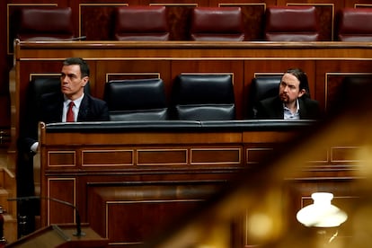 Spanish PM Pedro Sánchez (l) and Deputy Prime Minister Pablo Iglesias in Congress.