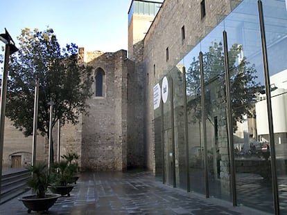 Fachada del Convent dels Àngels junto al que está previsto construir el nuevo edificio donde se ampliará el Macba.