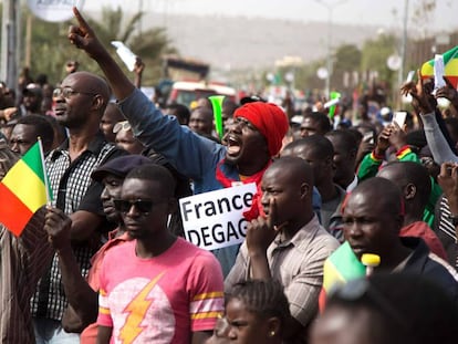 Manifestación contra la operación francesa en Malí, el 10 de enero en Bamako.