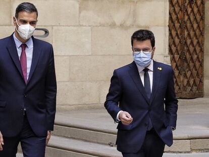 El presidente Pedro Sánchez (izq.) junto al jefe del Govern, Pere Aragonès, en la última reunión de la mesa de diálogo, el pasado mes de septiembre.