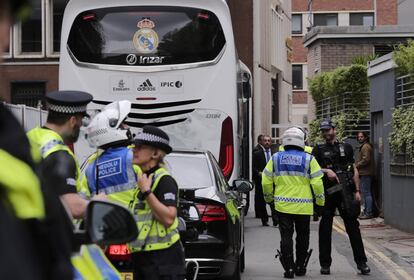 El autobús del Real Madrid a su llegada a Cardiff.