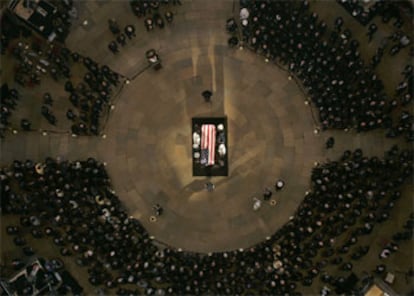 Vista panorámica del funeral de Ronald Reagan en el Capitolio