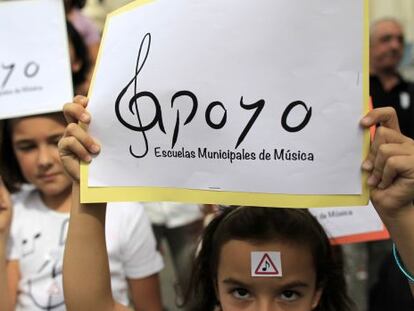 Protesta de alumnos y profesores de escuelas municipales de m&uacute;sica.