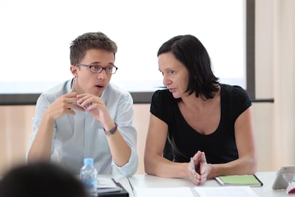 Íñigo Errejón y Carolina Bescansa, en el Consejo Ciudadano Estatal de Ciudadanos, la reunión de la dirección de la formación morada al completo, el 9 de julio de 2016.