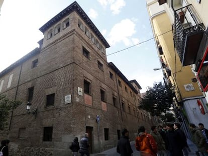 Fachada de la iglesia de las Trinitarias en la calle Lope de Vega.