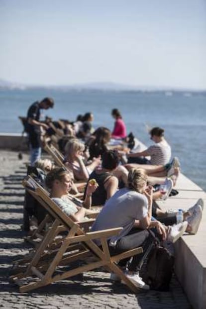 Esplanada del Quiosque Ribeira das Naus, en Lisboa.